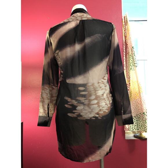 COMO NO? NWOT Pink Black Sheer Button Up Long Sleeve Droptail Shirt Small - Picture 5 of 7